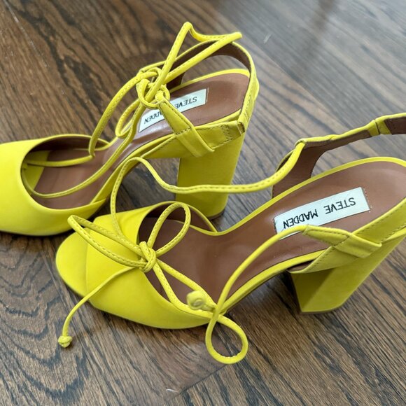 Steve Madden Serrina Block Heel Lace Up Sandal in Yellow Nubuck - Picture 3 of 5